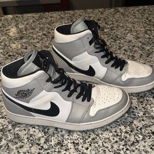 Nike Men's Black, Gray, and White Sneakers